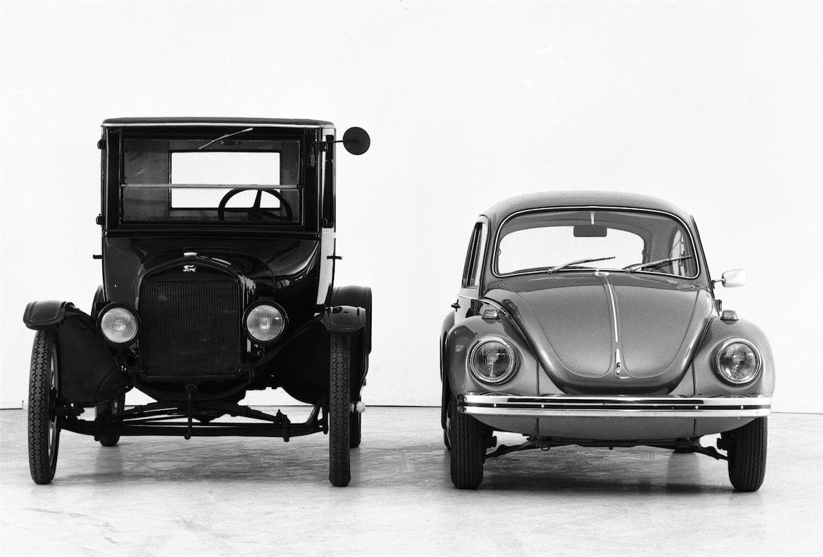 50 anni fa, il Maggiolino Volkswagen supera ogni record 50 anni fa, il Maggiolino Volkswagen supera ogni record