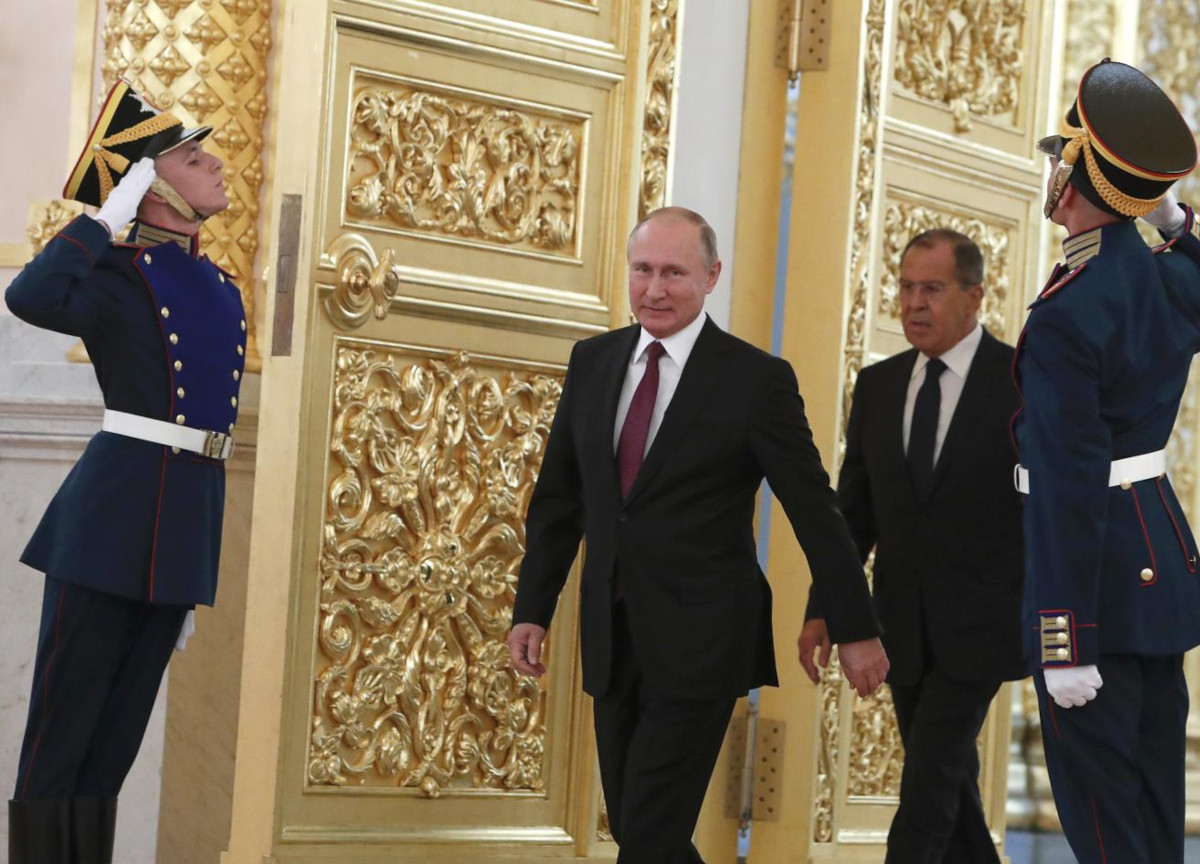 Russia e bomba atomica. Tre codici per sganciarla, ma Putin ne ha solo uno Russia e bomba atomica. Tre codici per sganciarla, ma Putin ne ha solo uno