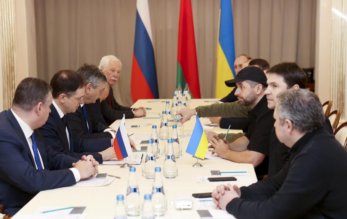 Guerra Ucraina-Russia, spiragli di pace: Putin detta le sue condizioni Guerra Ucraina-Russia, spiragli di pace: Putin detta le sue condizioni