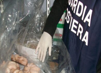 Milano, controlli sul pesce nei ristoranti: irregolarità nel 55% dei locali