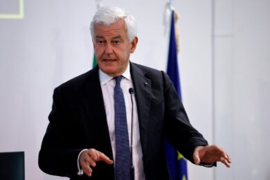 Borsa, Leonardo e Fincantieri volano: Berlino investe il 2% del Pil in Difesa