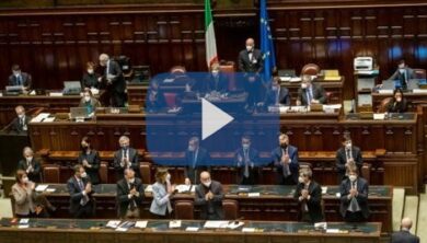 Deputato interviene alla Camera in russo e ucraino: richiamato da Fico. VIDEO