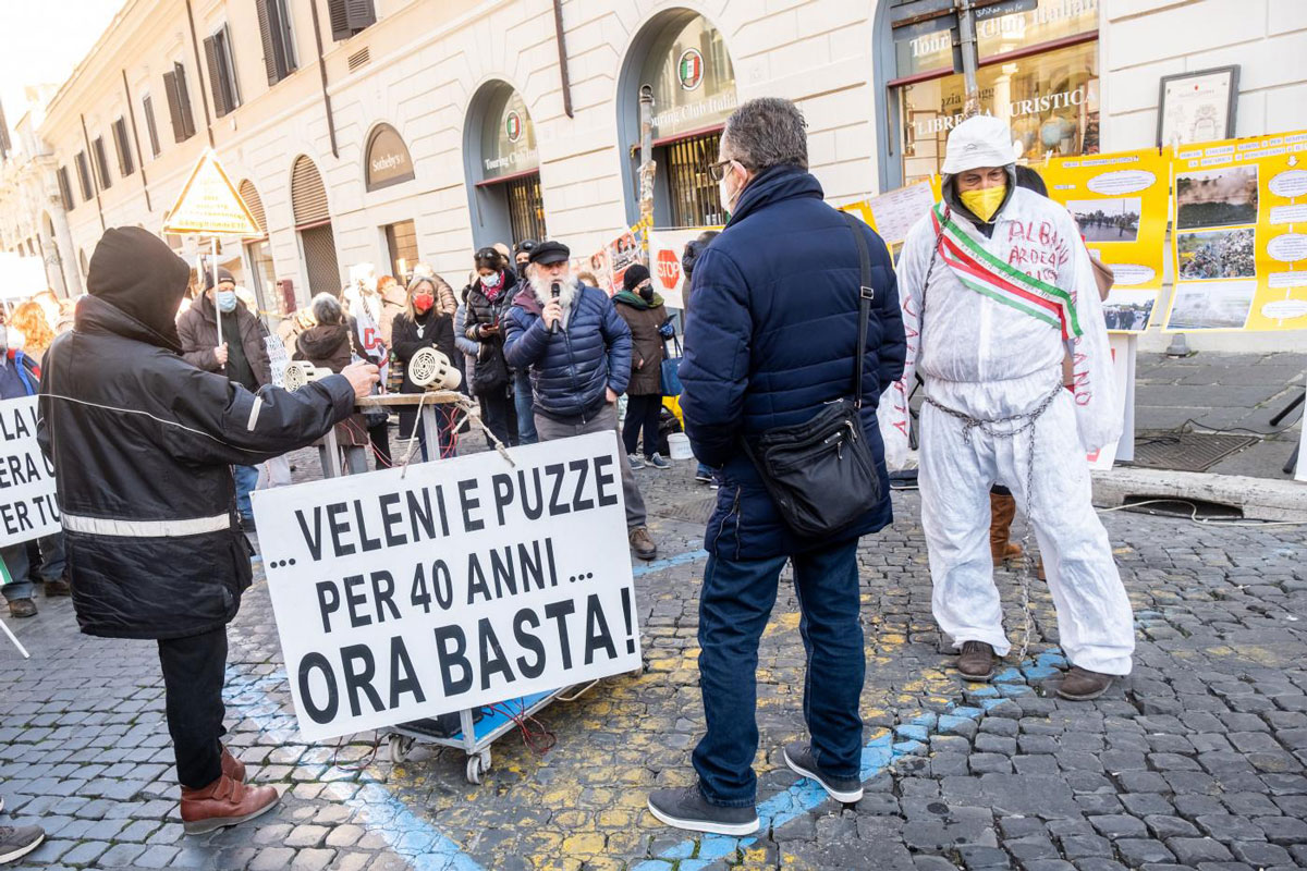 Rifiuti, la bomba su Zingaretti e Gualtieri: Comuni uniti: “Teneteveli a Roma”