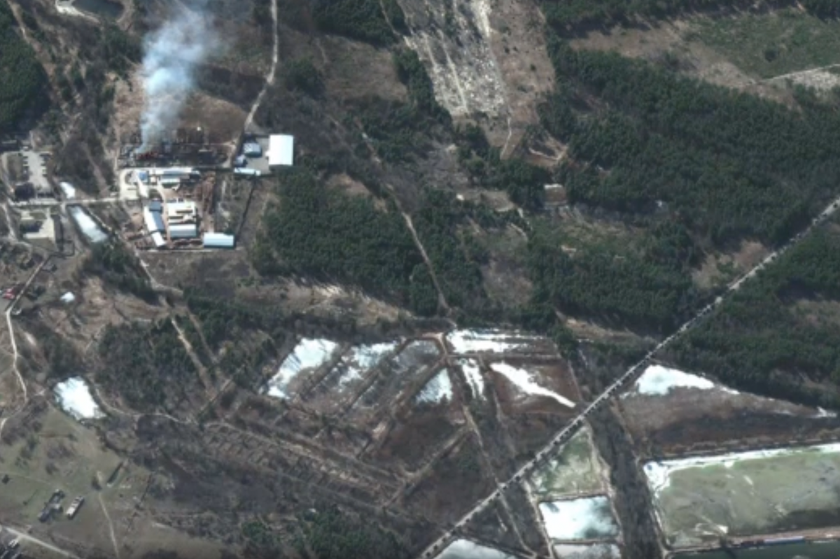 Guerra, colonna di 60 km di carri armati russi a Kiev. “Scappate, rifugiatevi” Guerra, colonna di 60 km di carri armati russi a Kiev. “Scappate, rifugiatevi”
