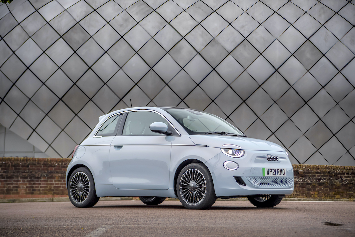 Nuova 500 vince il Best City Car agli UK Car of the Year Awards Nuova 500 vince il Best City Car agli UK Car of the Year Awards