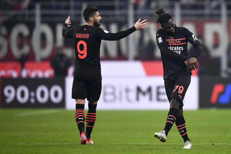 Milan-Inter, dubbi sul rigore su Giroud: i torti ai rossoneri si accumulano Milan-Inter, dubbi sul rigore su Giroud: i torti ai rossoneri si accumulano