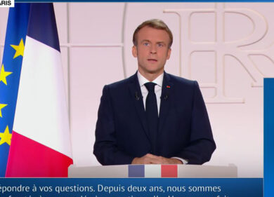 Ucraina, Macron: “Rimango in contatto con Putin, prossimi giorni più duri”