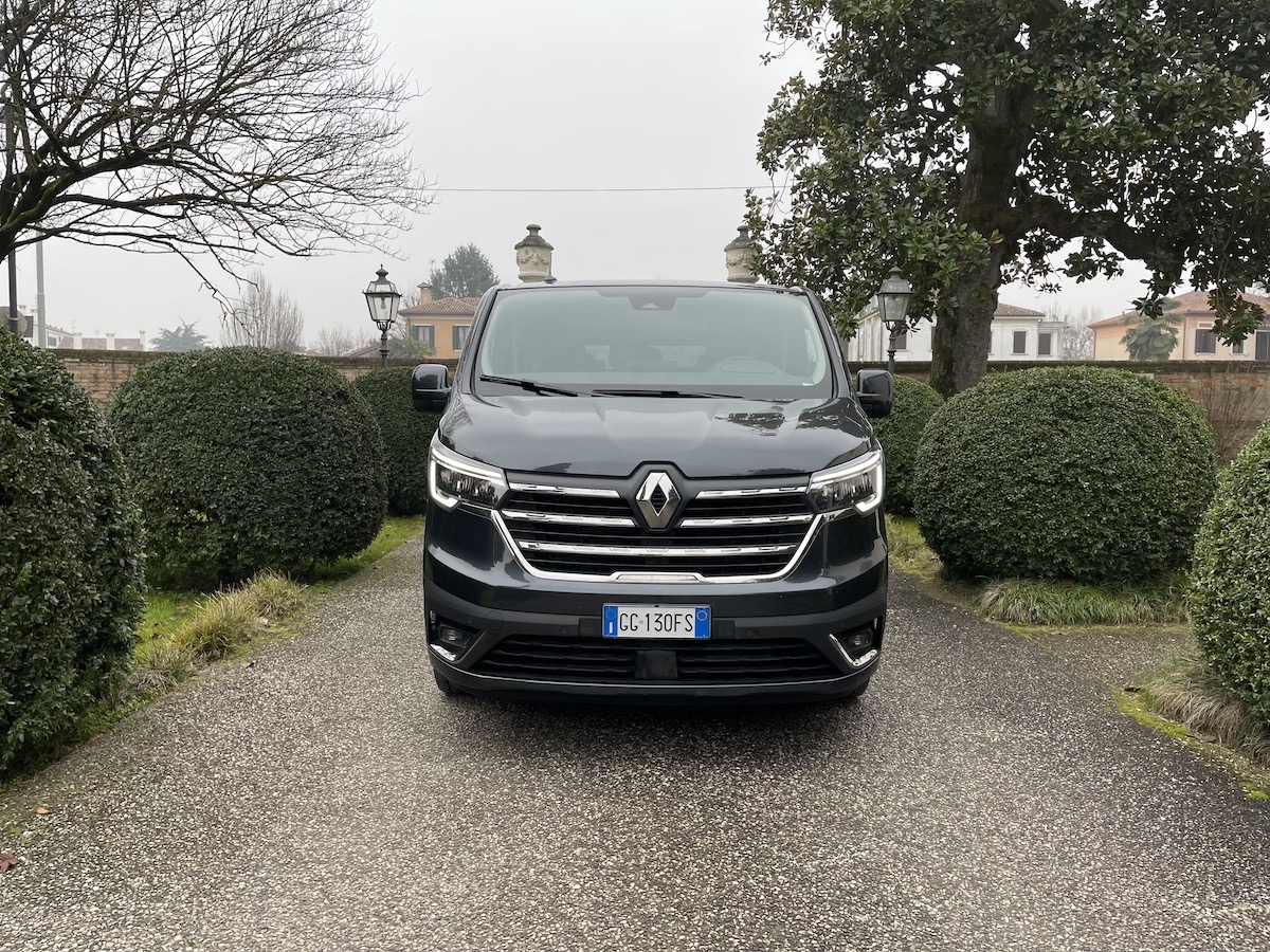 Nuovo Renault Traffic Passenger, il partner ideale per viaggiare in compagnia Nuovo Renault Traffic Passenger, il partner ideale per viaggiare in compagnia