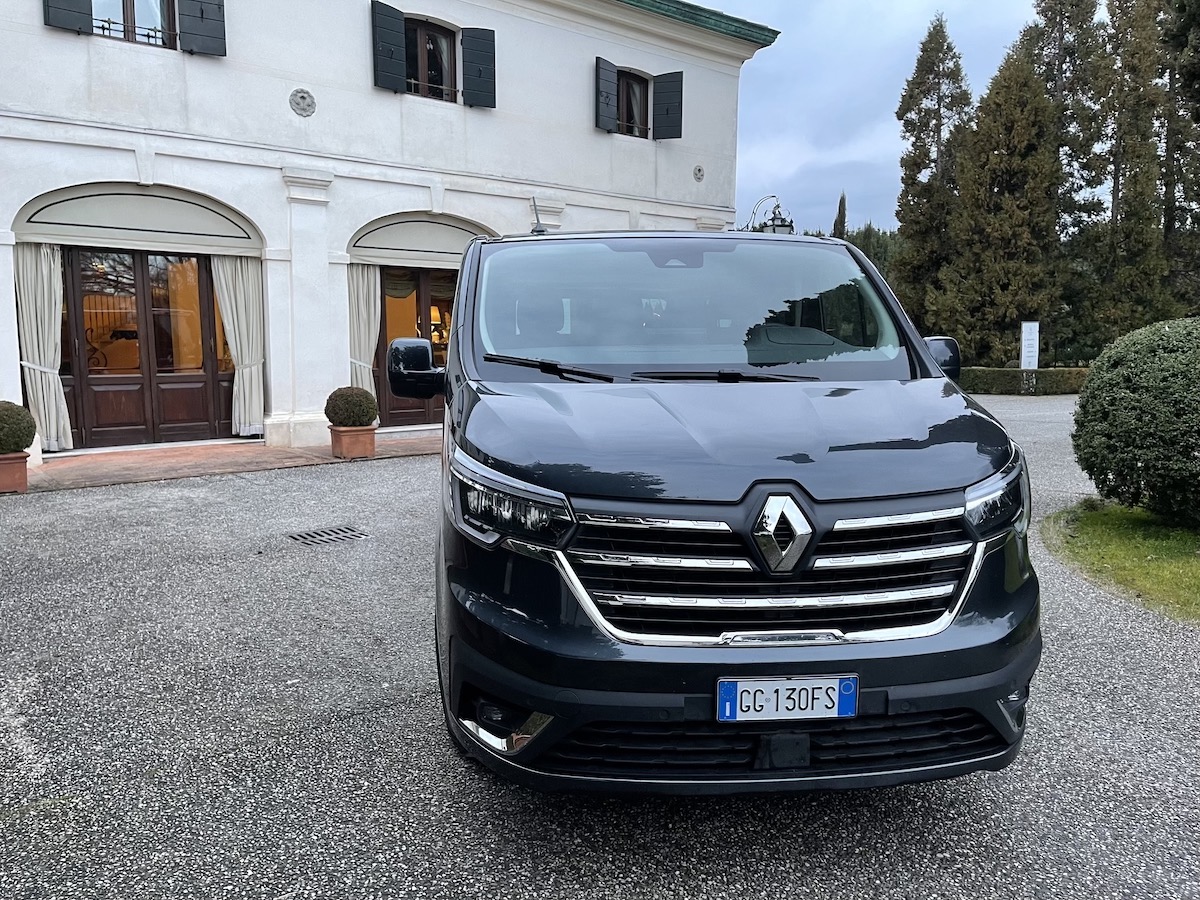 Nuovo Renault Traffic Passenger, il partner ideale per viaggiare in compagnia Nuovo Renault Traffic Passenger, il partner ideale per viaggiare in compagnia