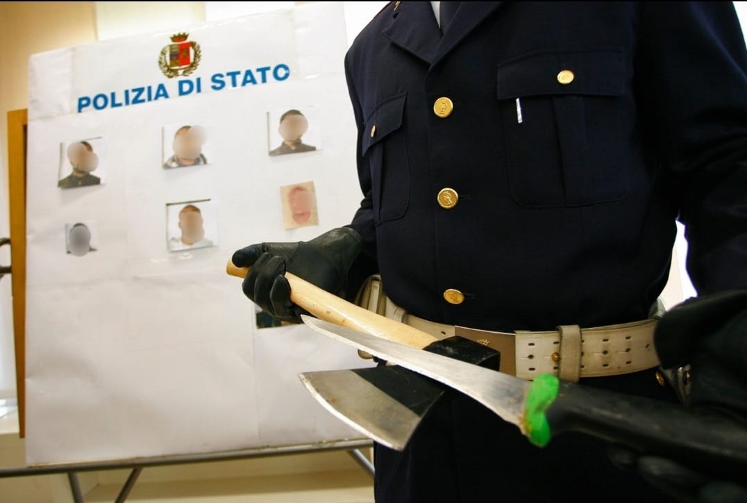 Mafia nigeriana, blitz della polizia a Reggio Emilia: 10 arresti Mafia nigeriana, blitz della polizia a Reggio Emilia: 10 arresti