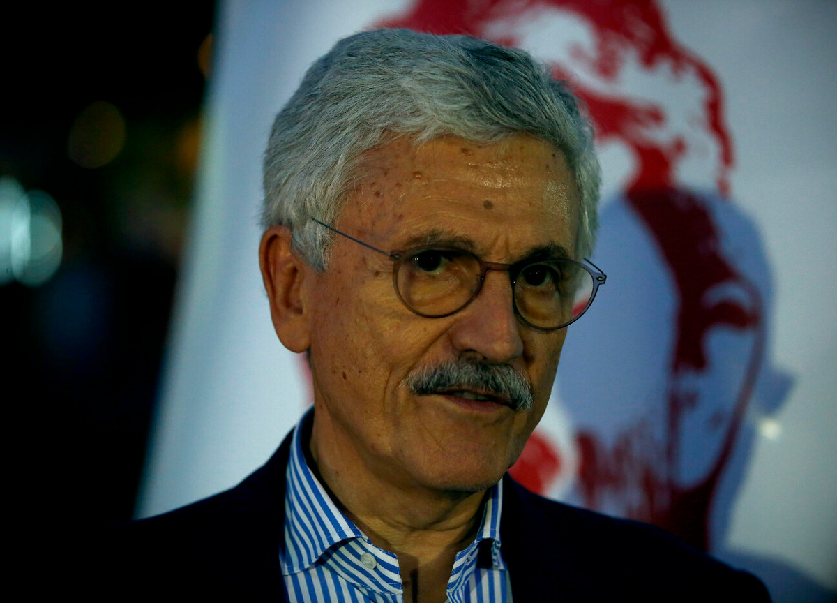 D’Alema vuota il sacco su armi alla Colombia. “80 mln? Stima su affari simili” D’Alema vuota il sacco su armi alla Colombia. “80 mln? Stima su affari simili”