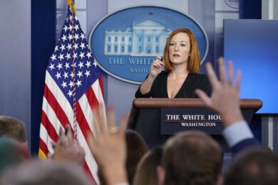 Guerra Russia-Ucraina: chi è Jen Psaki, portavoce della Casa Bianca e di Biden