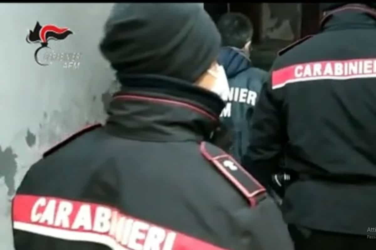 Marche da bollo made in Cina, 18 arresti. Nei guai due romani Marche da bollo made in Cina, 18 arresti. Nei guai due romani