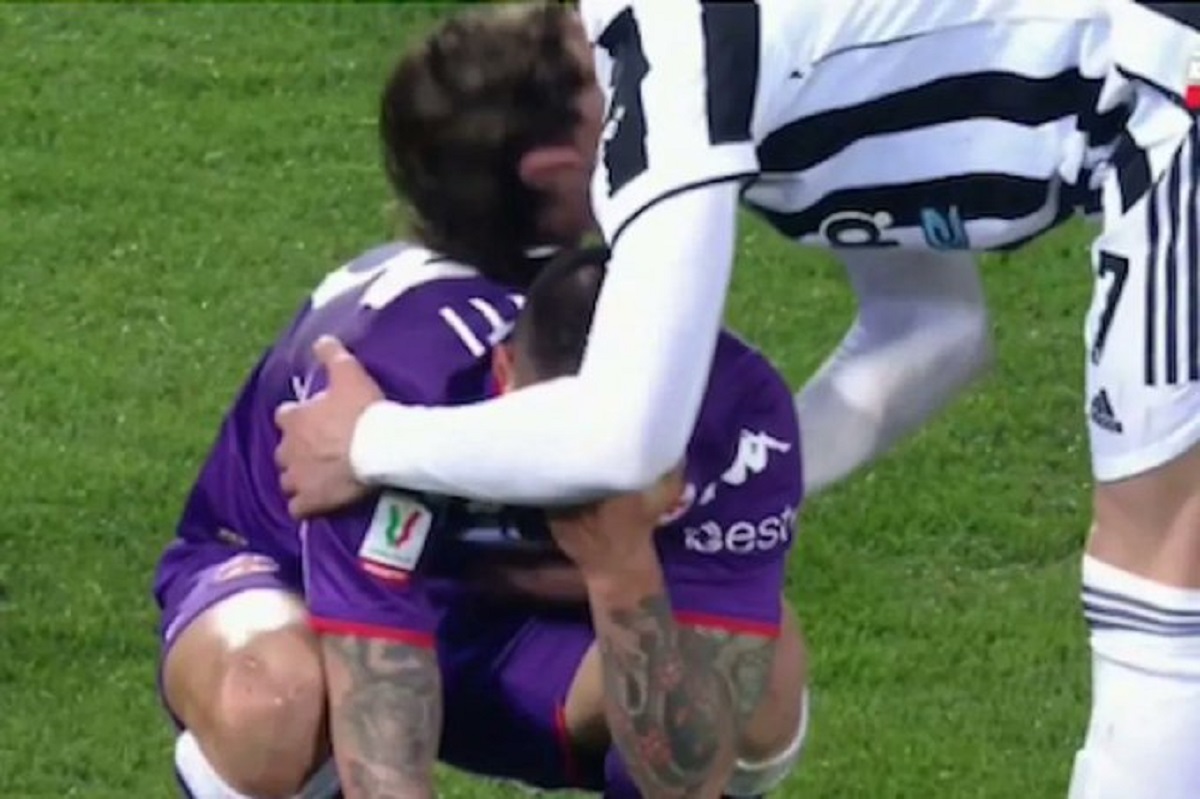 Fiorentina-Juventus, Vlahovic cuore d’oro: nonostante i fischi consola Venuti Fiorentina-Juventus, Vlahovic cuore d’oro: nonostante i fischi consola Venuti