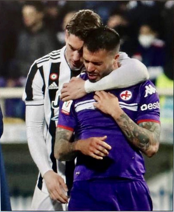 Fiorentina-Juventus, Vlahovic cuore d’oro: nonostante i fischi consola Venuti Fiorentina-Juventus, Vlahovic cuore d’oro: nonostante i fischi consola Venuti