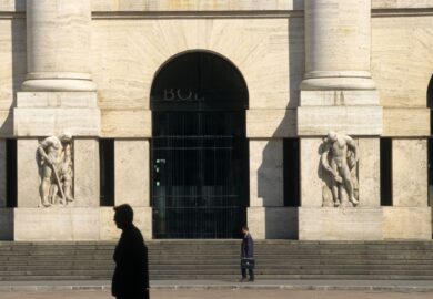 Guerra Ucraina, l’Europa chiude in rosso. Milano giù: crollano Tim e banche