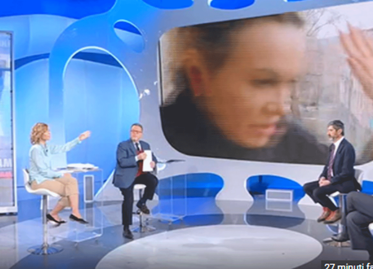 Mitra spianati contro la giornalista Rai. I militari fermano il collegamento