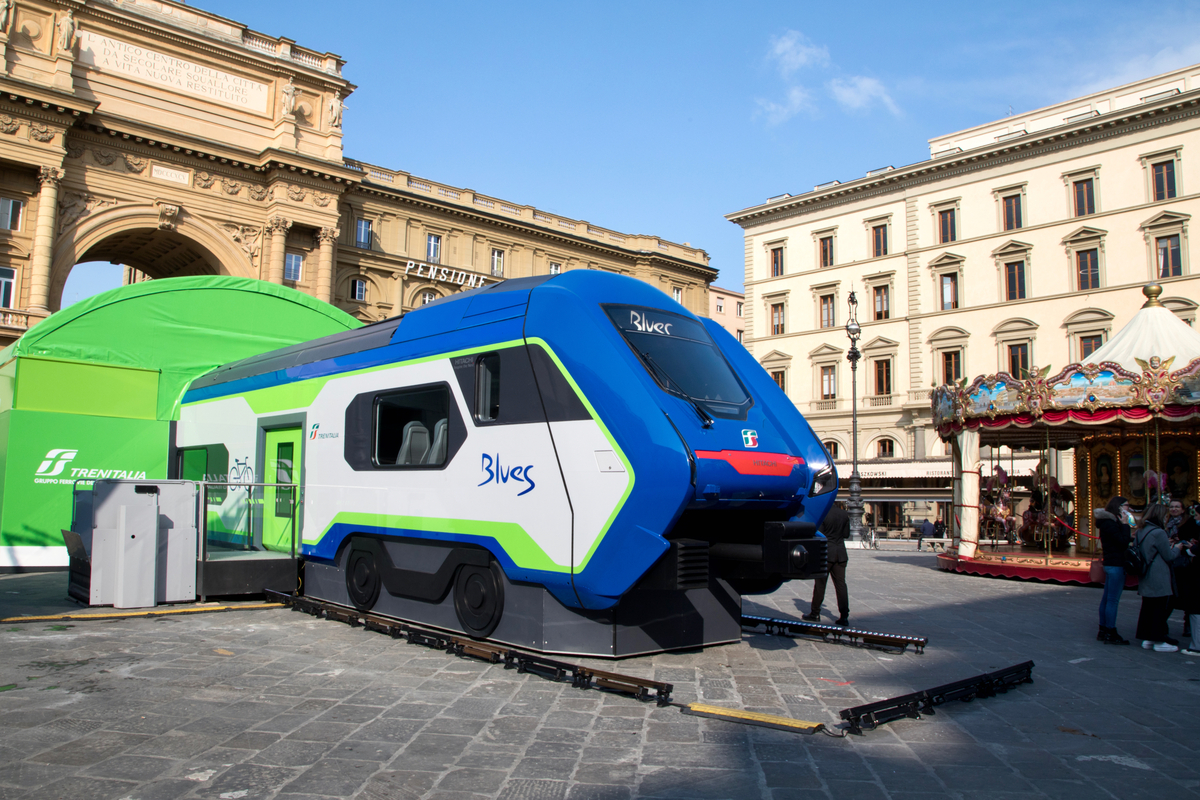 Gruppo FS Italiane: Trenitalia presenta “Blues”, il suo primo treno ibrido