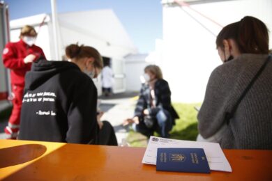 Profughi ucraini No Vax: “rischio focolai” di Covid, morbillo, poliomielite