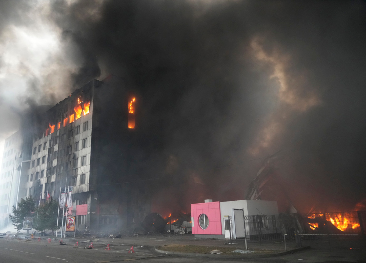 Guerra, Pentagono: “Russi a corto di carburante e cibo. Problemi imprevisti”