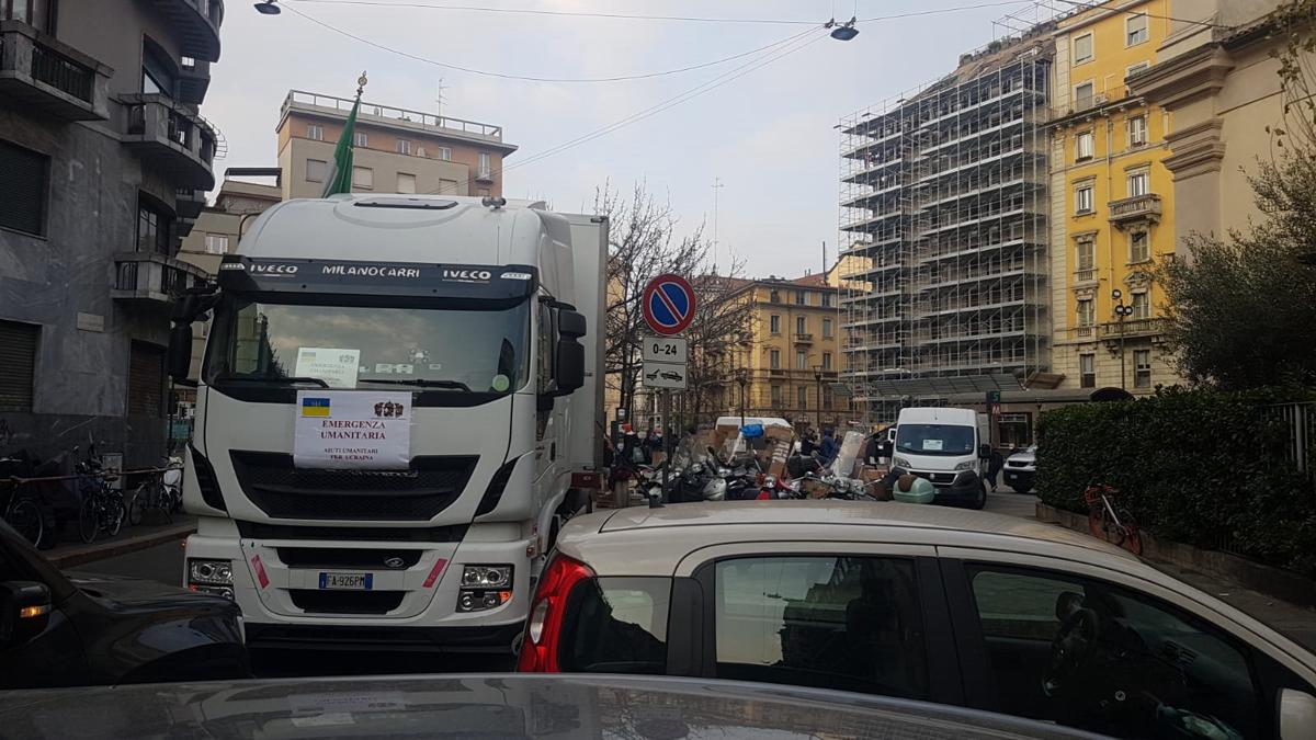 Ucraina, parte la raccolta di beni. I punti con camion e volontari a Milano