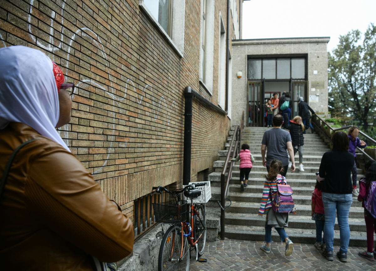Scuola, cittadinanza italiana dopo 5 anni sui banchi. Il M5s deposita il testo Scuola, cittadinanza italiana dopo 5 anni sui banchi. Il M5s deposita il testo