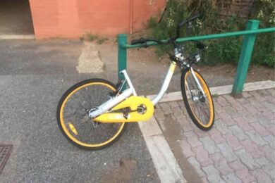 Roma, mobilità insostenibile: i motorini elettrici vengono lanciati nel Tevere