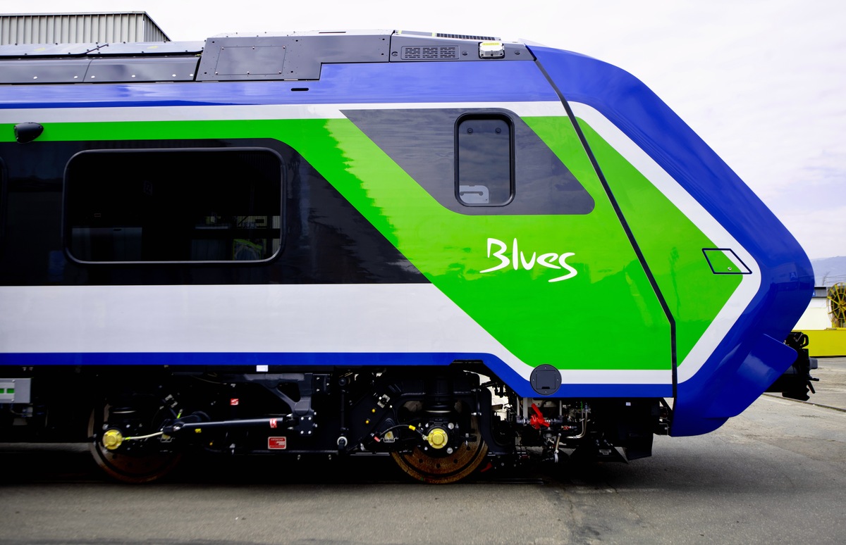 Gruppo FS Italiane: Trenitalia presenta “Blues”, il suo primo treno ibrido