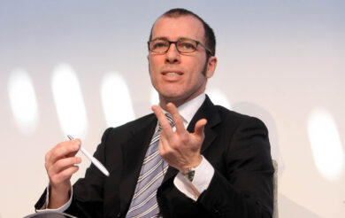 Tim, calo senza fine a Piazza Affari. Analisti: titolo su con Opa Kkr ostile