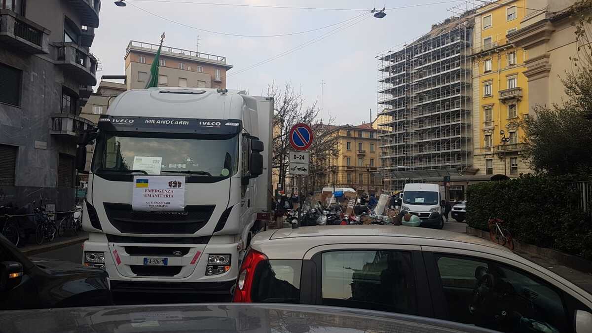 Ucraina, parte la raccolta di beni. I punti con camion e volontari a Milano