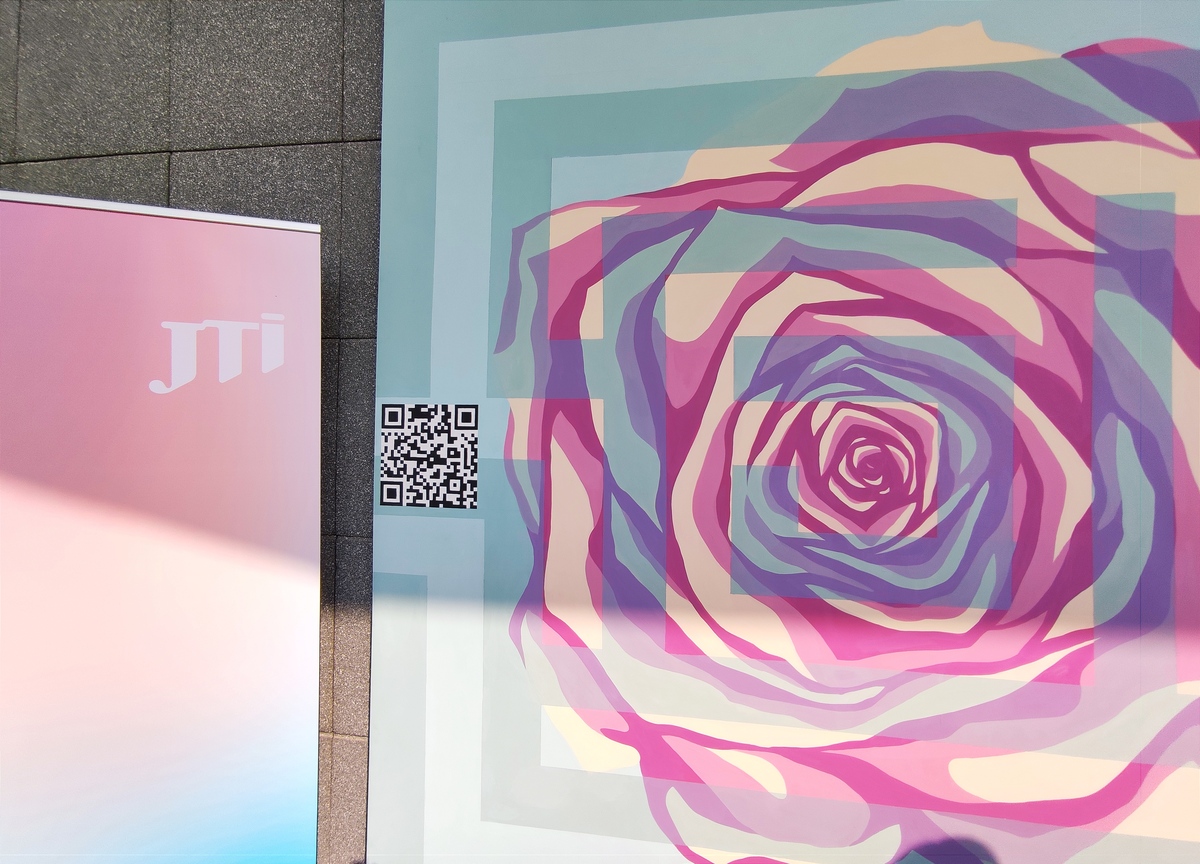 JTI svela “Il Labirinto della Rosa”, dipinto contro la violenza di genere JTI svela “Il Labirinto della Rosa”, dipinto contro la violenza di genere