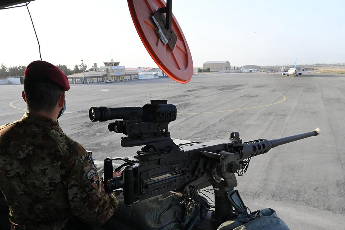Guerra Ucraina, l’Italia si arma: pronti 10 miliardi in più di spese militari Guerra Ucraina, l’Italia si arma: pronti 10 miliardi in più di spese militari