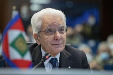Mattarella, il garante della Costituzione, ci ha trascinati in guerra