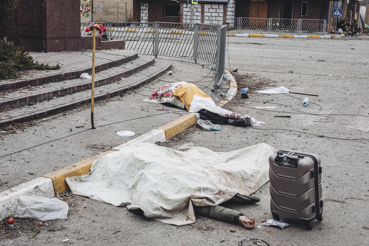 Ucraina, orrore in una foto del Nyt: madre e figli morti fuggendo a Kiev Ucraina, orrore in una foto del Nyt: madre e figli morti fuggendo a Kiev