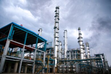 Guerra Russia Ucraina, embargo sul petrolio russo? Schizzano le materie prime