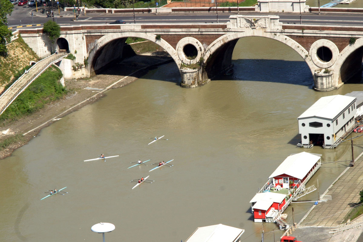 Oxford contro Cambridge: la sfida a colpi di remi sul Tevere per Galeazzi Oxford contro Cambridge: la sfida a colpi di remi sul Tevere per Galeazzi