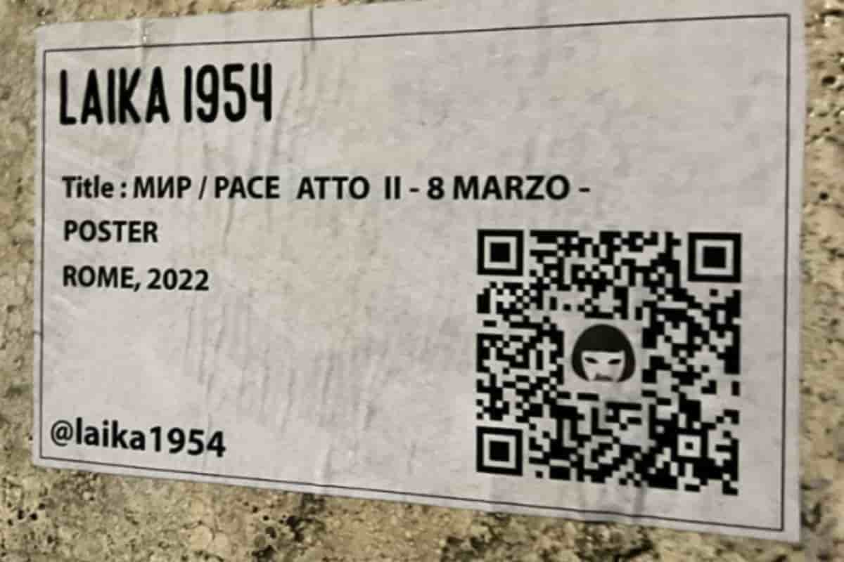 Festa della donna, Ucraina e Russia abbracciate per la pace sui muri di Roma Festa della donna, Ucraina e Russia abbracciate per la pace sui muri di Roma