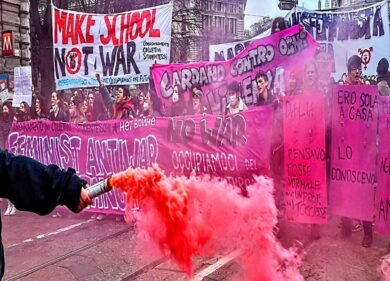 Milano, manifestazione ‘transfemminista’ di “Non una di meno”