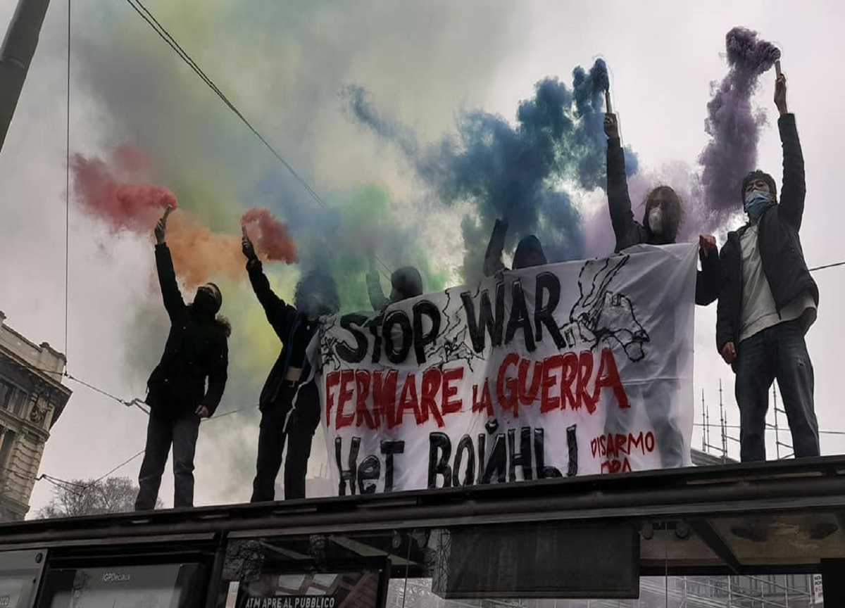 Milano, manifestazione ‘transfemminista’ di “Non una di meno”
