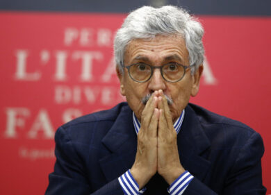 D’Alema e le armi, il suo braccio destro a processo per “metodi mafiosi”