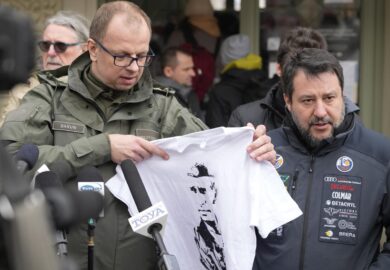 Salvini in Polonia e il caso-giubbotto: Colmar e Audi prendono le distanze