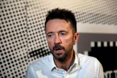 Vaccino, Scanzi prosciolto da processo: “Mi vendicherò con pioggia di querele”