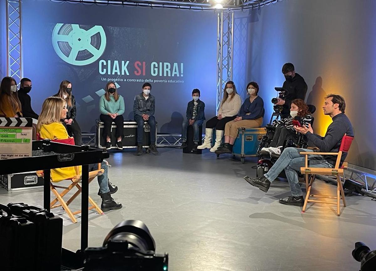 Rai1, i ragazzi di Ciak si Gira protagonisti sul set di una serie televisiva Rai1, i ragazzi di Ciak si Gira protagonisti sul set di una serie televisiva