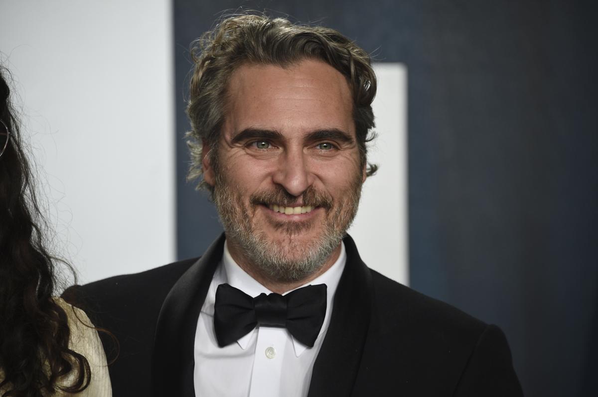 Joaquin Phoenix è Napoleone nelle prime foto rubate dal set di Ridley Scott