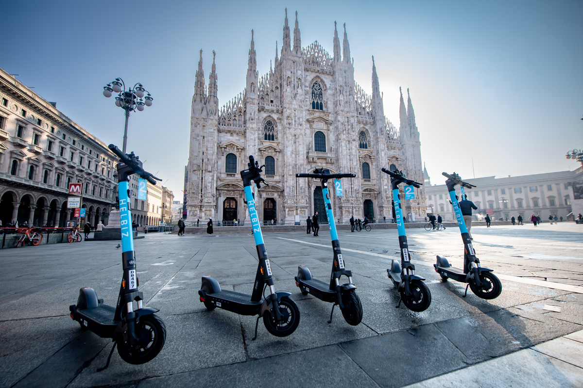 Helbiz rinnova la flotta italiana: a Milano 750 nuovi monopattini più sicuri