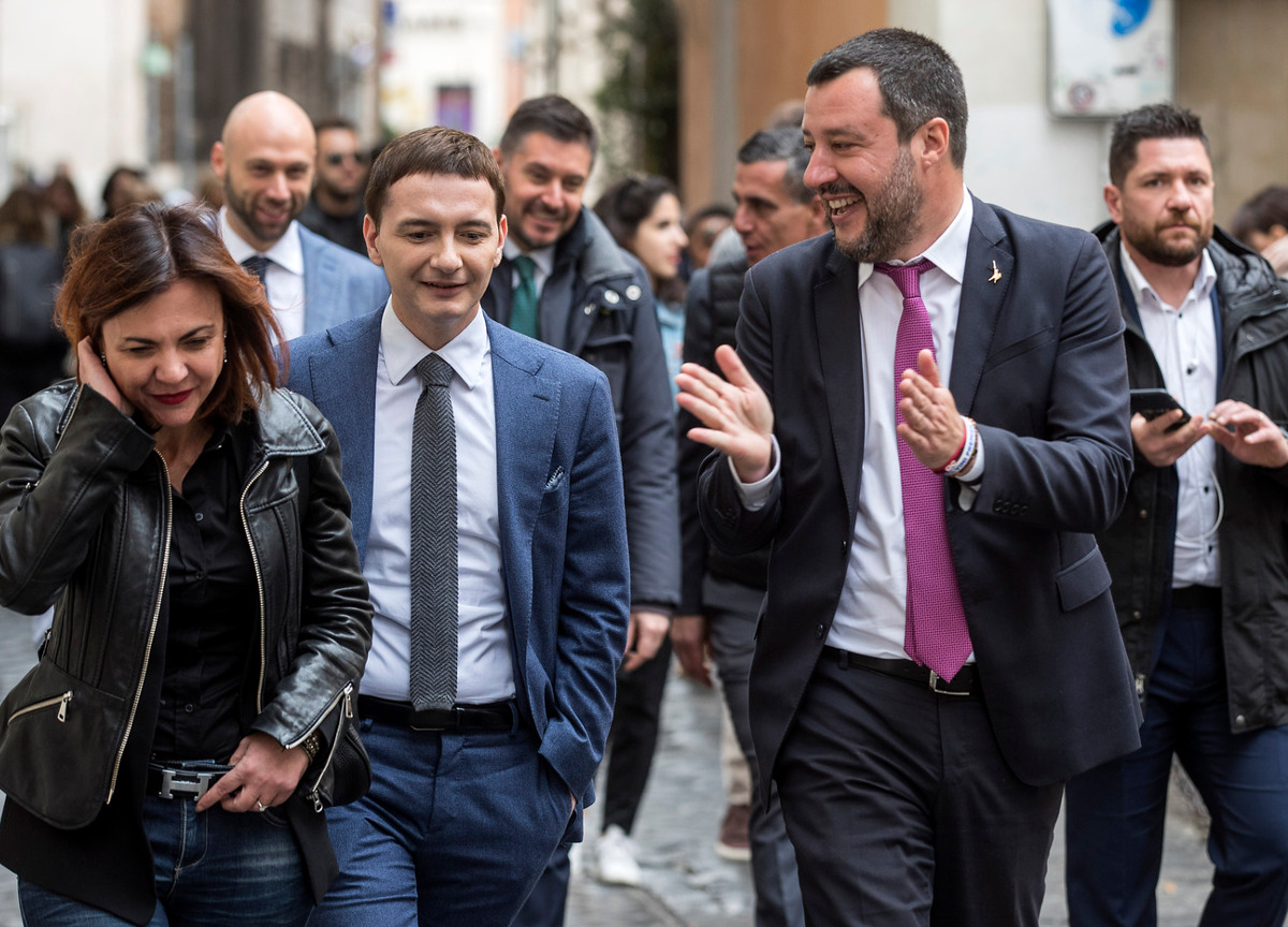 Lega, società fittizia “bunker”. “Veicolò 260mila € da senatori alla Bestia” Lega, società fittizia “bunker”. “Veicolò 260mila € da senatori alla Bestia”