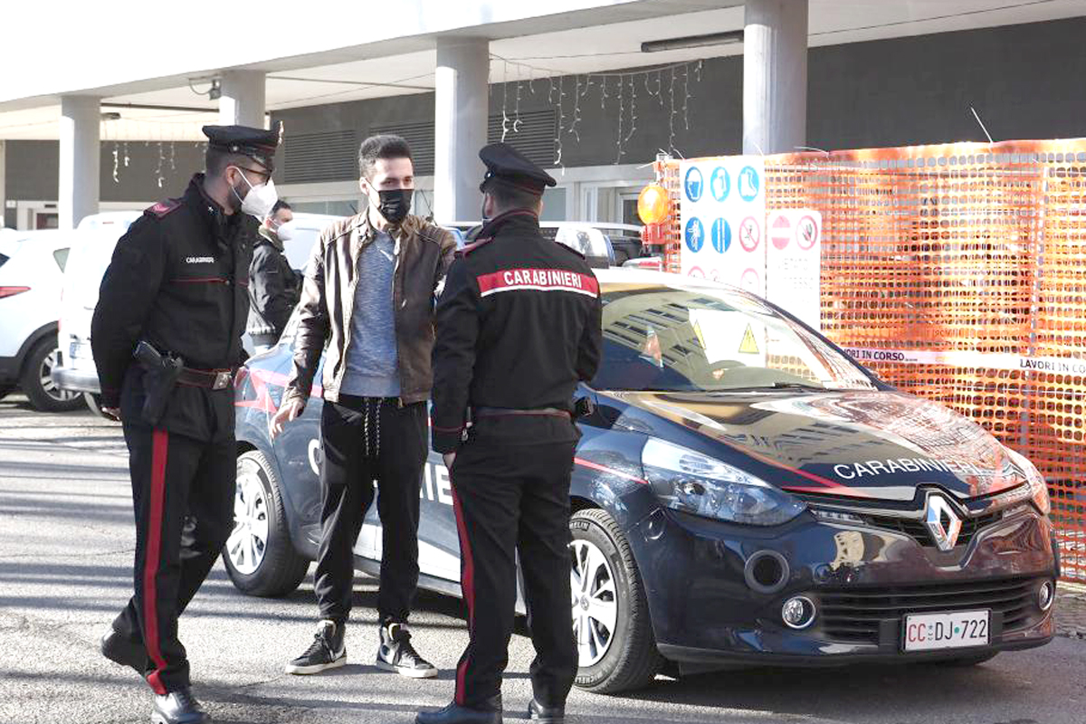 Baby gang a Roma: droga, rapine e vessazioni. Il ragazzino salvato dalla madre Baby gang a Roma: droga, rapine e vessazioni. Il ragazzino salvato dalla madre