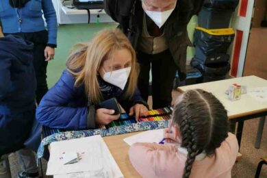 Dalla guerra a nuova vita. Bambina ucraina accolta in classe a Fiumicino