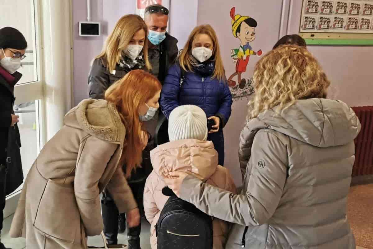 Dalla guerra a nuova vita. Bambina ucraina accolta in classe a Fiumicino Dalla guerra a nuova vita. Bambina ucraina accolta in classe a Fiumicino