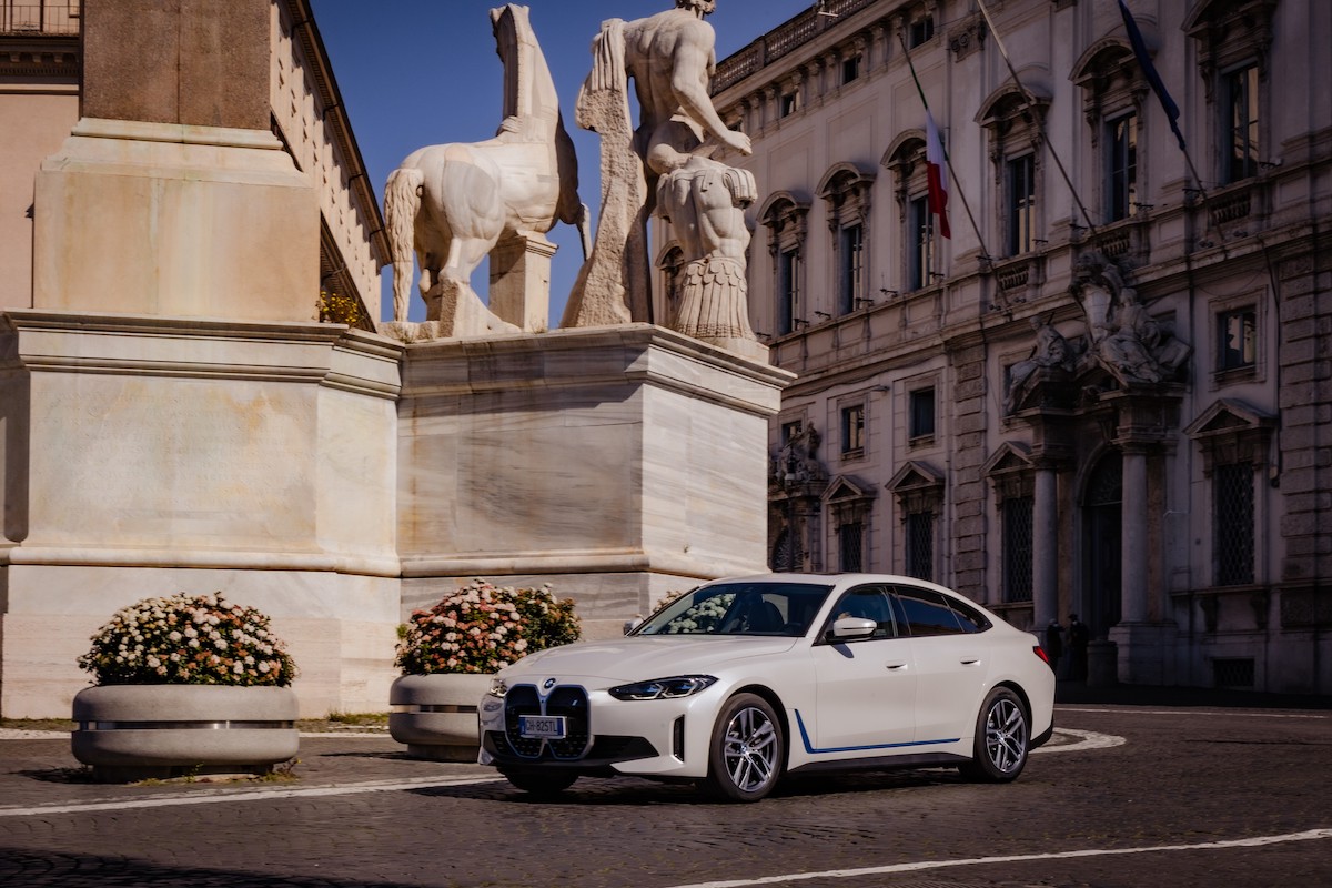 BMW lancia I4, il suo primo modello puramente elettrico